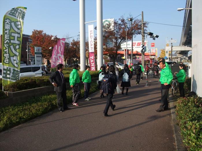 1117 登校を学校・PTA・地域共同で