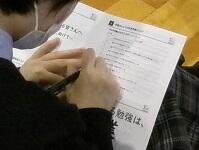10/13(金)2年生 「進路講演会」・「大学別説明会」を実施