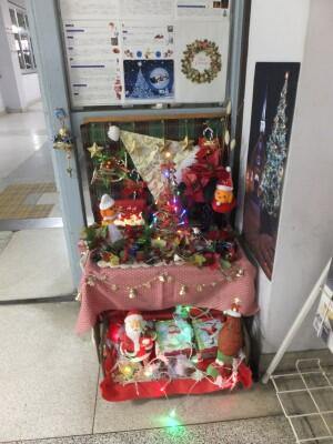 職員室前の様子～クリスマスバージョン～