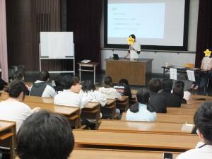 卒業生から学校生活と生き方について学びました！