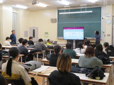 ５月23日（金）卒業年度の生徒を対象に進路講話を実施いたしました