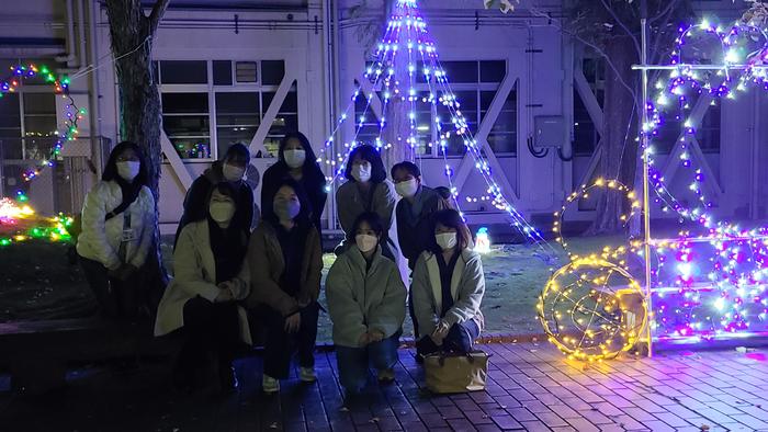 11月13日(土)今年もPTAによる中庭イルミネーションが準備できました。
