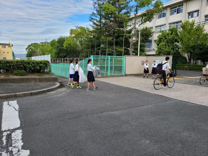 9月11日(金)『牧高フェス2020』翌朝は、いつもの金曜日と同様に生徒が登校して清掃活動などをしてくれています。