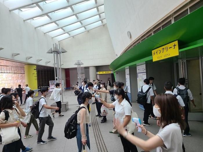 9月10日（木）『牧高フェス2020』生徒の体育館への入場が始まりました。秋晴れです。