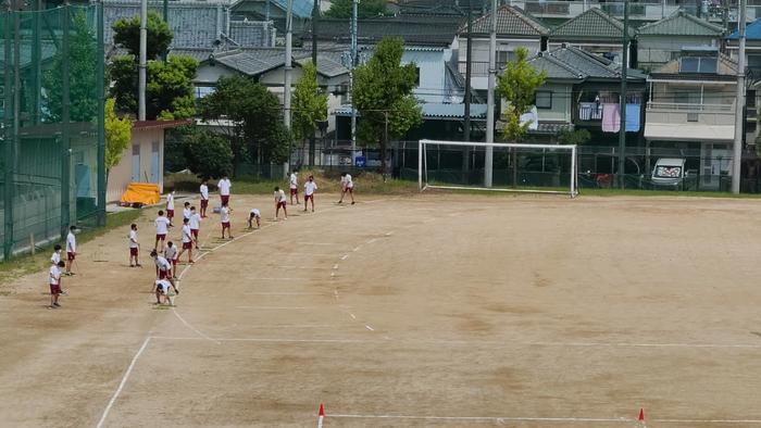 8月26日(木)3年生の体育では、ゴルフをしていました