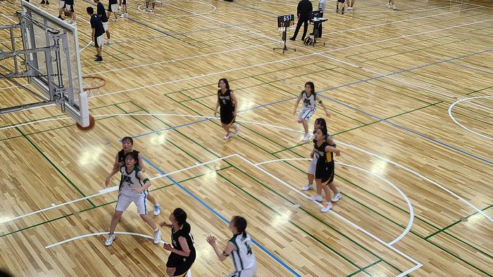 5月22日(土)午前に女子バスケットボール部が牧野高校体育館で高校総体3回戦を行いました。