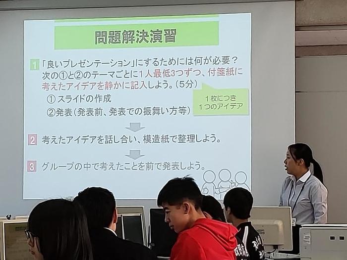 11月27日(火)2限目に「社会と情報(情報科)」の研究授業を見学