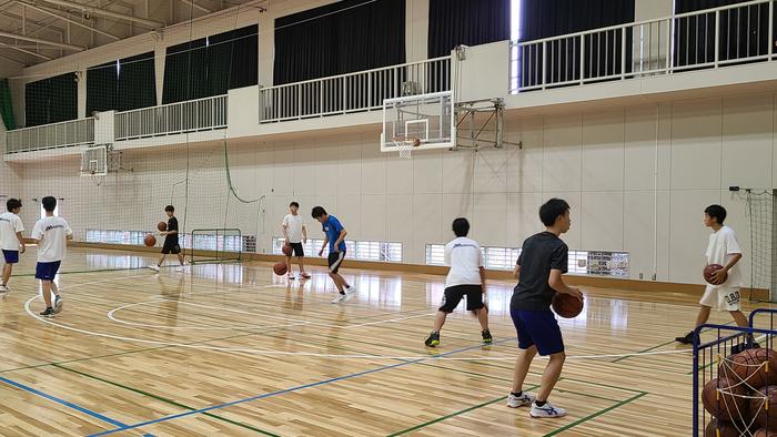 6月18日（金）体育館では男子バスケットボールが朝練中～大きな声で挨拶をしてくれました