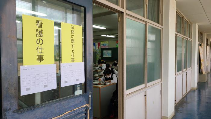 9月30日(木)1年生は5、6限に職業分野別説明会を行いました。