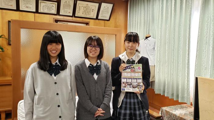 10月30日(水)『子ども食堂』でボランティアをしている生徒が昼休みに校長室に来訪してくれました。