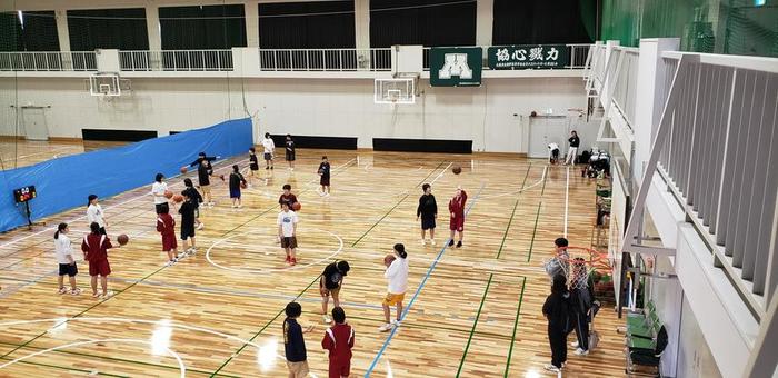 3月29日(金)新装された体育館で各部が練習しています