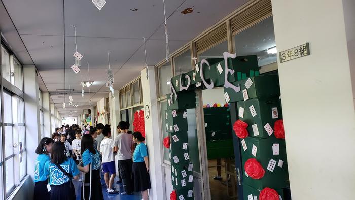 9月7日(土)牧高祭初日開催~1年生の企画(物品バザー・縁日・喫茶)にも、廊下にあふれるほどの人並