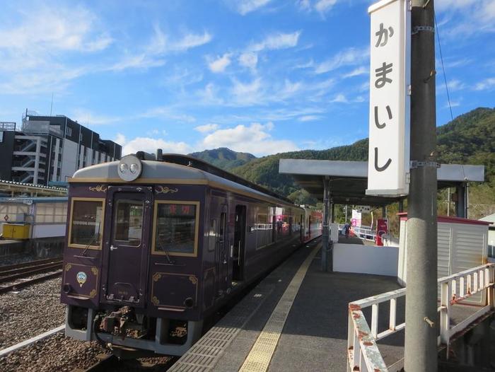10月18日(木)修学旅行第三日目 1組、4組、9組は、午前中に滝観洞を見学。午後からは三陸鉄道南リアス線で釜石駅から盛駅まで乗車〜車内で震災講話