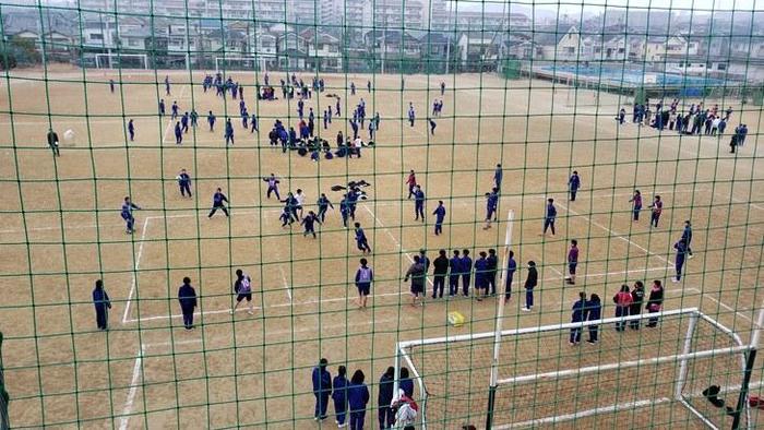 2月6日（木） 5、6限に2年生が球技大会を行いました。