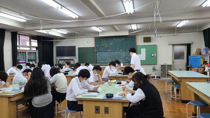 6月16日(木)教育実習生の実習最終日。公民の授業と物理の授業を見学しました~放課後には反省会兼総括会