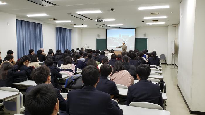 12月18日(水)京都大学の体験入学に1年生98名が参加~続いて総合人間学部の教室で講義を体験~