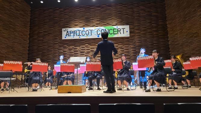 3月25日(金)夕刻から吹奏楽部の定期演奏会APRICOT CONCERTが行われました。