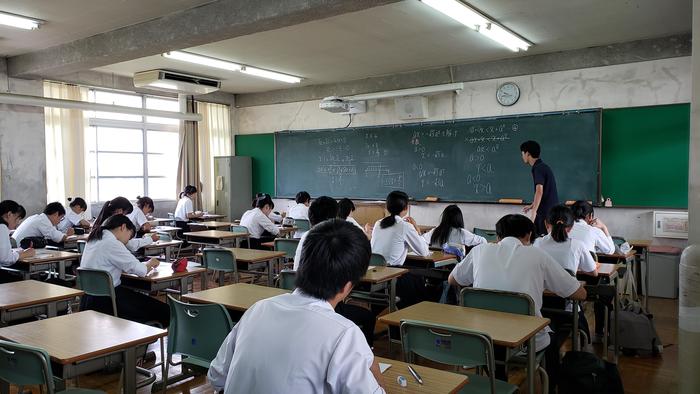 7月26 日(金)夏休み3日目、3年生は保護者懇談や夏季講習。1、2年生も夏季講習を受講しています。