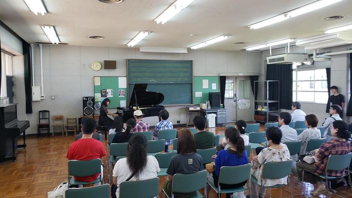 9月8日(日)牧高祭2日目開催~音楽室の第3ステージでは、ピアノ演奏が行われています
