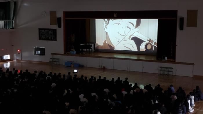 12月5日(木)1、2年生が、アニメ「めぐみ」を鑑賞~体育館で合同人権HR