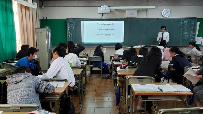 11月1日(金)6限には、2年生の英語コミュニケーションの授業を見学