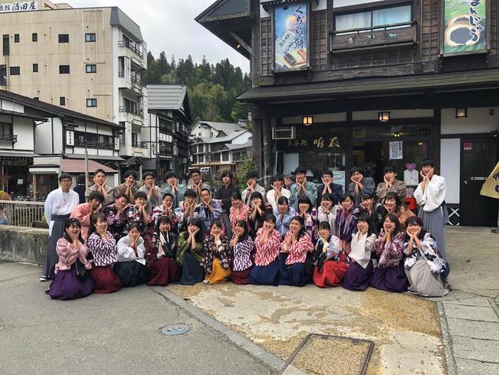 10月19日（金）修学旅行第四日目 １組は、銀山温泉です。皆んなの衣装がすごい