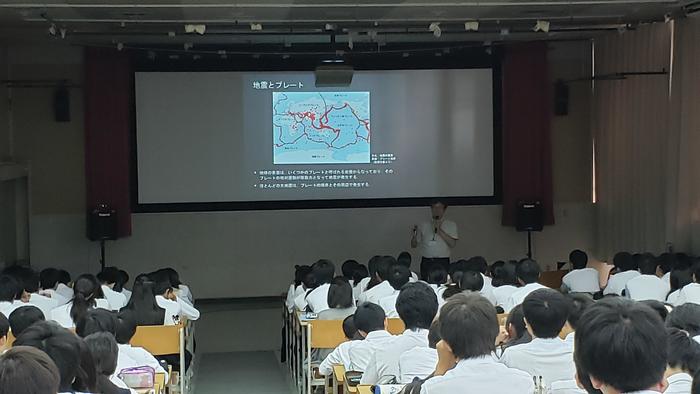 9月26日(木)「総合的な探求の時間」の『防災・第2回=地震災害』特別講義実施~京都大学防災研究所 地震予知研究センターの西村卓也准教授に