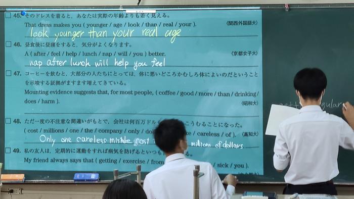 8月31日(火)1限に1年生現代社会、2限に3年生英語演習、3限に1年生数学ⅠA、4限に1年生保健の授業を見学しました。
