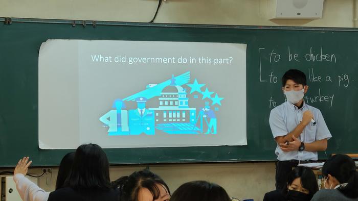 11月18日(木)3限に2年生の英語コミュニケーションの授業を見学しました。