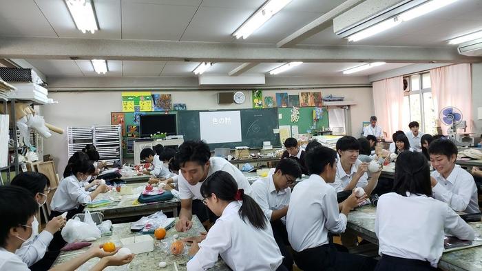 10月11日（金）午前に美術の授業見学をしました。