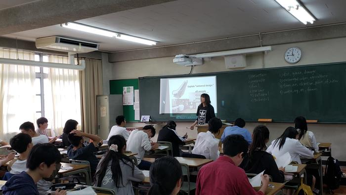 5月20(月)4限目には2年生のコミュニケーション英語の授業を見学
