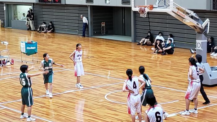 9月2日(月)昼休みには、女子バスケットボール部のキャプテンと副キャプテンが校長室に応援の御礼に