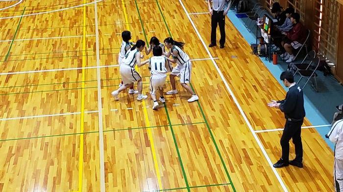 1月26日(日)午前に女子バスケットボール部の応援に行きました。