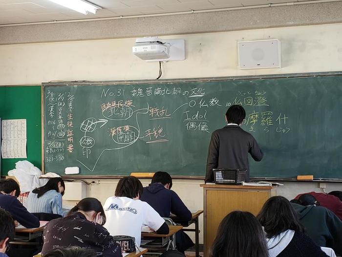 2月1日(金)1年生の世界史と、2年生の地理の授業を見学