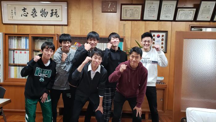 11月18日(月)昼休みに男子バスケットボール部の2年生も校長室に応援の御礼を言いに来てくれました。