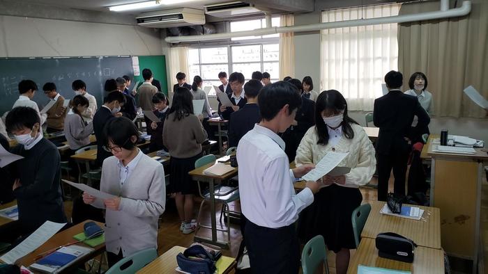 11月22日(金)4限は1年生のコミュニケーション英語の授業を見学しました。英語4技能の実践をしています