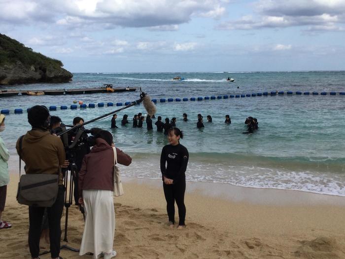 3月23日(火)第44期修学旅行第2日 NHK沖縄放送局のテレビ取材を受けています。