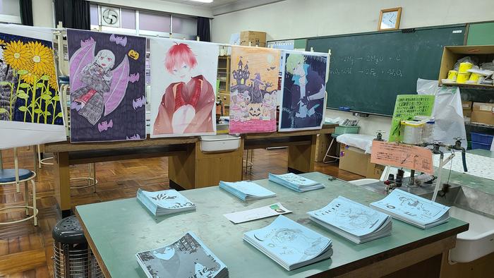 11月11日(水)の放課後「かえる祭」に出展中の文芸部を訪問しました。
