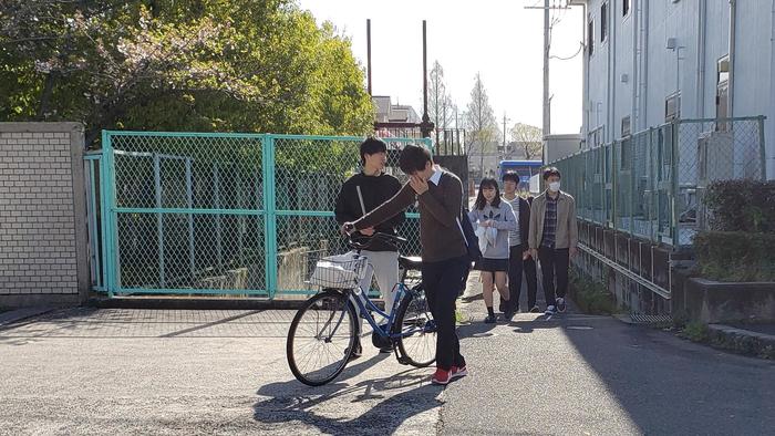 4月15日(月)牧野高校の朝~今日は男子バスケットボール部の生徒が学校周辺のゴミ拾いをしてくれています~