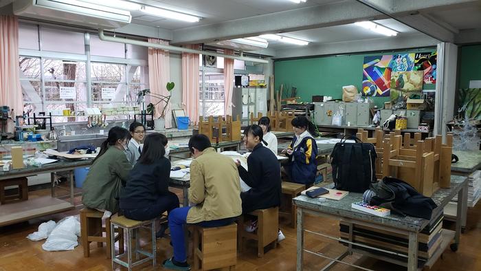 4月10日(水)部活の新入生勧誘も活発化~美術部も活動中