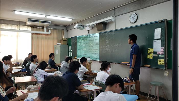 8月27日(火)3年生は、1限~3限で通常授業を行っています