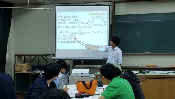 5月15日(水)4限目は物理演習の授業見学を行いました