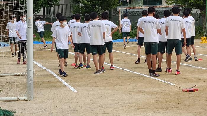 6月11日(金)教育実習生の体育・走り幅跳びの授業を見学しました。