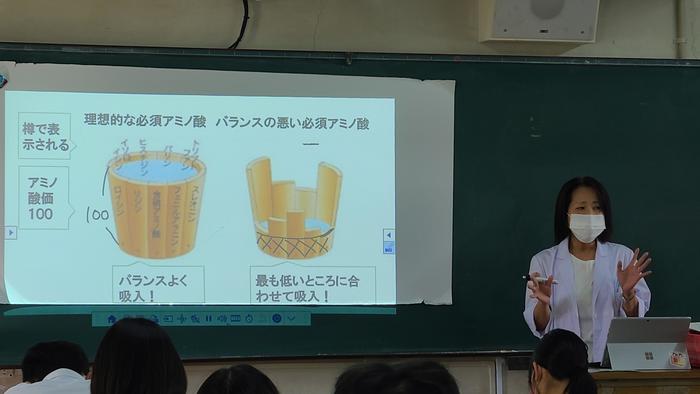 9月21日(火)1限に3年生の英語演習、2限に2年生の家庭科、3限は1年生の英語コミュニケーション、4限は1年生の世界史の授業を見学しました。