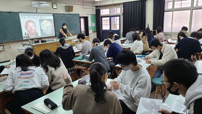 11月25日(水)2限に3年生の文系地学実習の授業を見学しました。