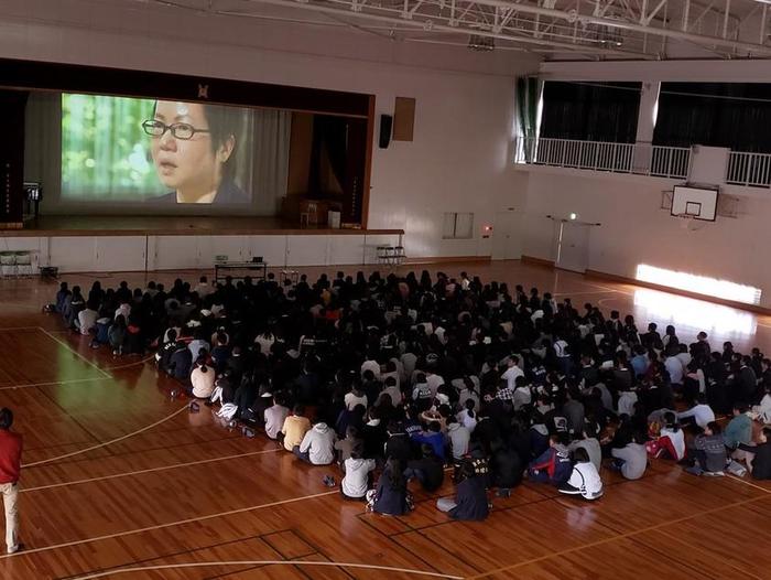 11月15日(木)5、6限目に、 1年生の本年度第2回人権講演会を実施~増山ゆかりさん「サリドマイドを生きる」~