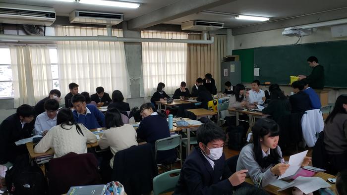 12月5日（木）5限目に1年生の「総合的な探究の時間」の活動を見に行きました。