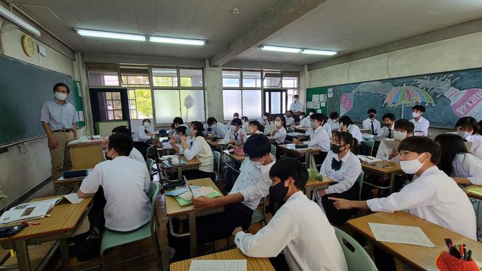 9月24日（金）1限に1年生の数学Ⅰ、2限に2年生の英語表現、3限は1年生美術、6限は1年生コミュニケーション英語の授業を見学しました。