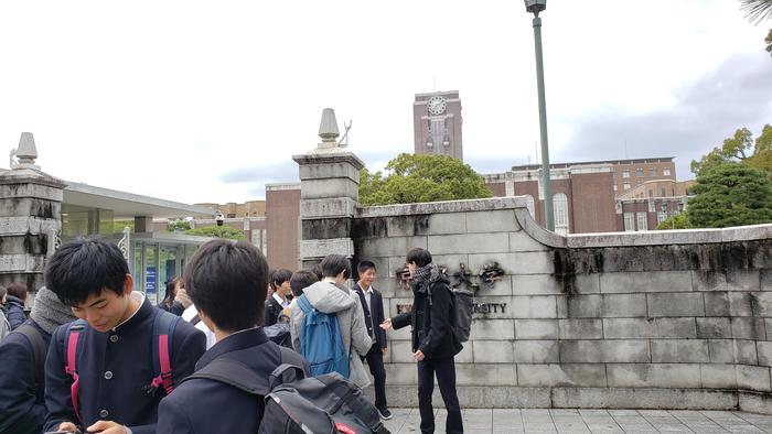 12月18日(水)京都大学の体験入学に1年生98名が参加~京都大学のキャンパスを散策~
