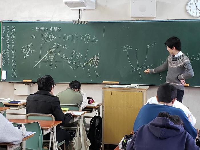 1月24日(木)2年生の日本史と、数学Ⅱの授業を見学